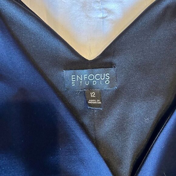 En Focus size 12 blu midi dress tiered ruffles up front v neck Bodycon EUC - Picture 2 of 6